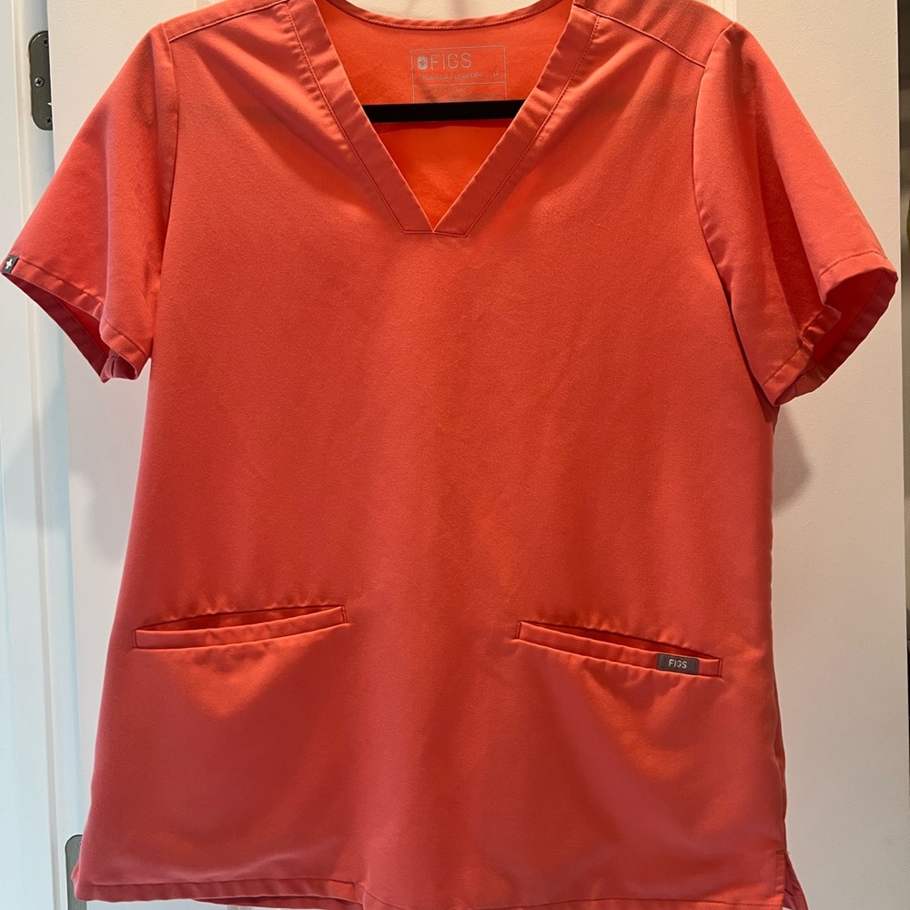 Figs Women's Coral Scrub Set